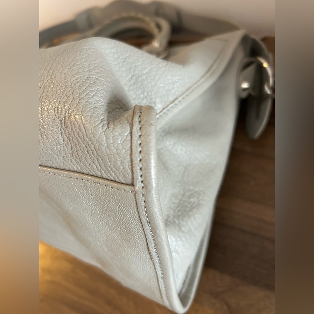 Authentic Balenciaga chèvre Metallic Edge City Bag in gris - Picture 9 of 16